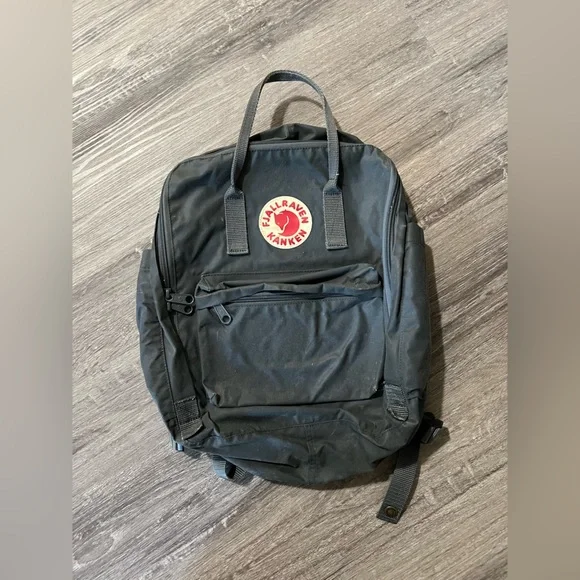 Fjallraven Black Backpack Compact Durable Design - Picture 1 of 3